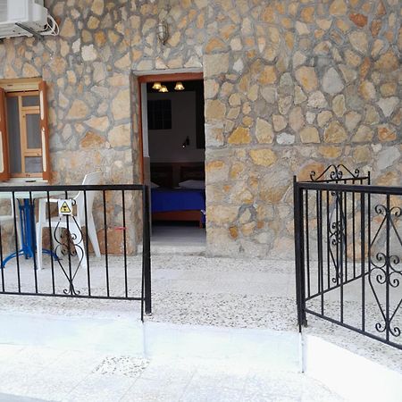 "Aris" Sevasti Symi Studios Екстер'єр фото
